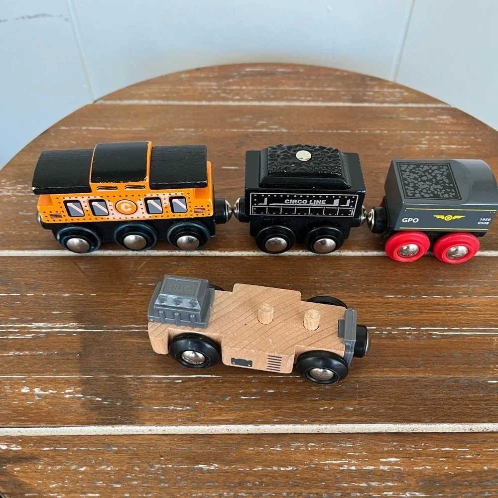 CIRCO TRAIN LOT 4 Replacement  Train pieces.‎ Wooden trains
